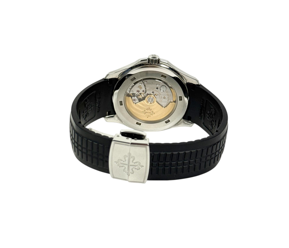 Patek Philippe Aquanaut 5167A (2009) i stål på gummirem. Kommer med original stållænke. Uret er i god stand med alm. brugsspor. Kommer som komplet sæt: bokse, certifikat, hangtag, stållænke og kvittering.