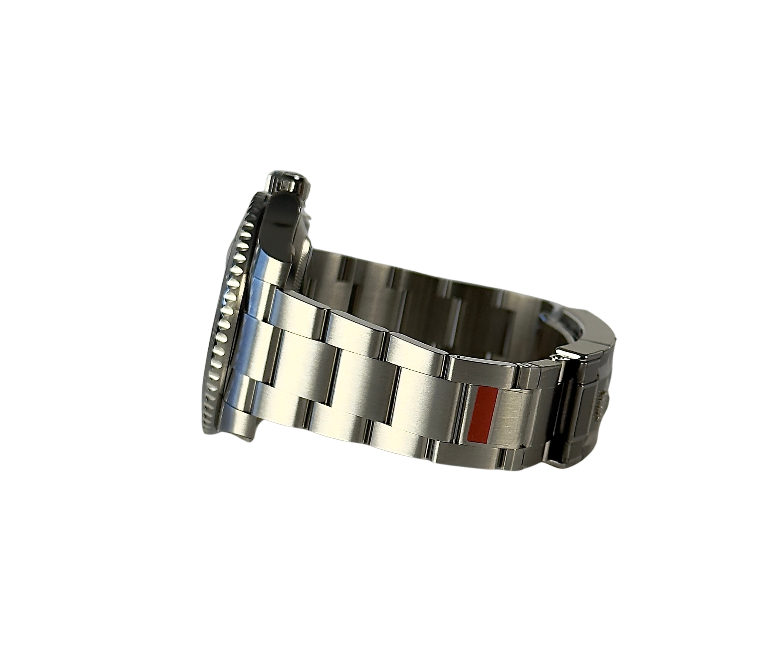 Rolex Submariner 116610LN (2017) i stål på oysterlænke. Uret fremstår i mint stand uden brugsspor, 10/10, stadig med fuld folie inkl. QR-kode. Kommer som fuldt sæt: Bokse, omslag, certifikat, manualer, hangtag og whitetag.