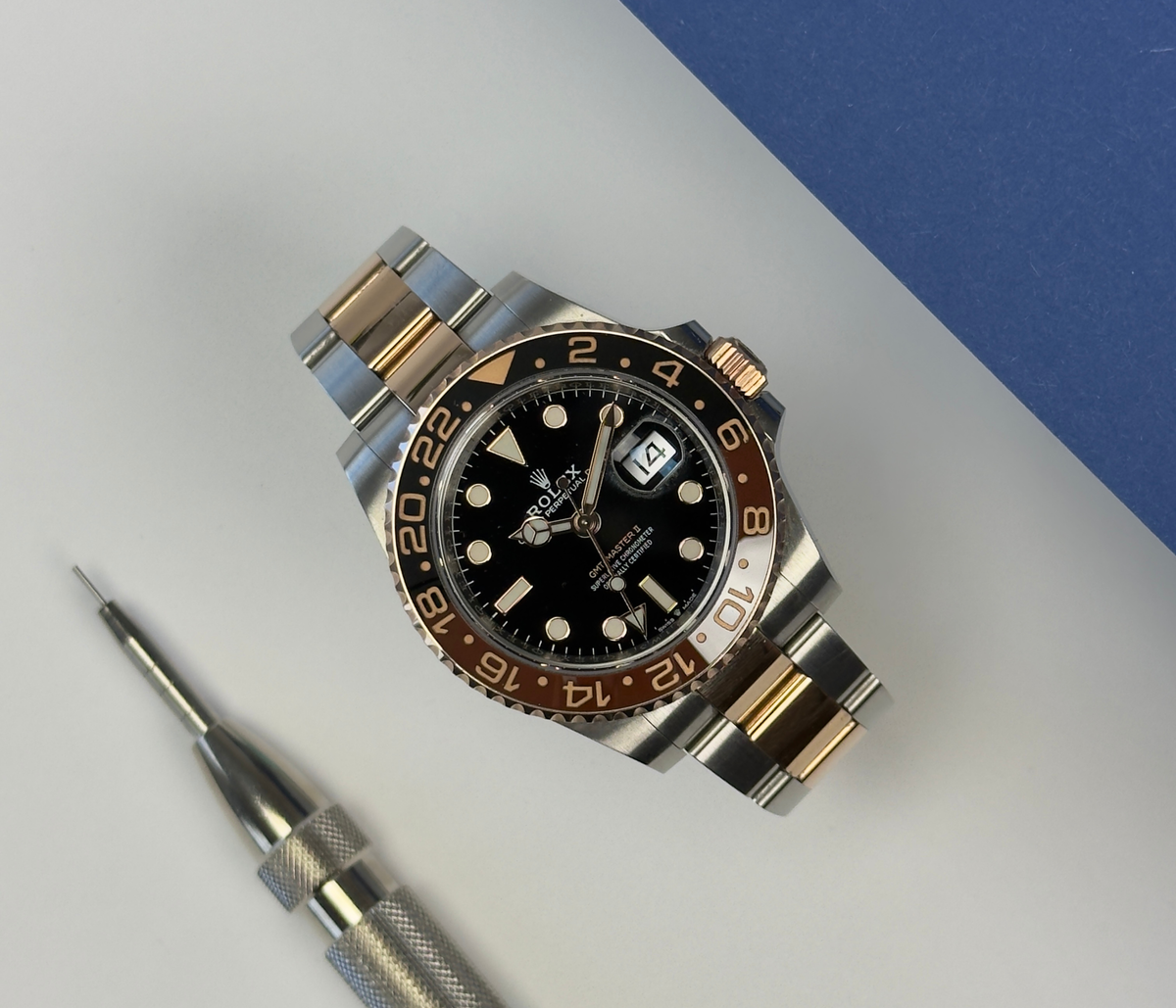 Rolex GMT-Master II 126711CHNR (2021) i stål og rosaguld med Oysterlænke. Uret fremstår i alm. god stand, 8/10. Kommer som fuldt sæt: Bokse, certifikat, manualer, kortholder, hangtag og whitetag.
