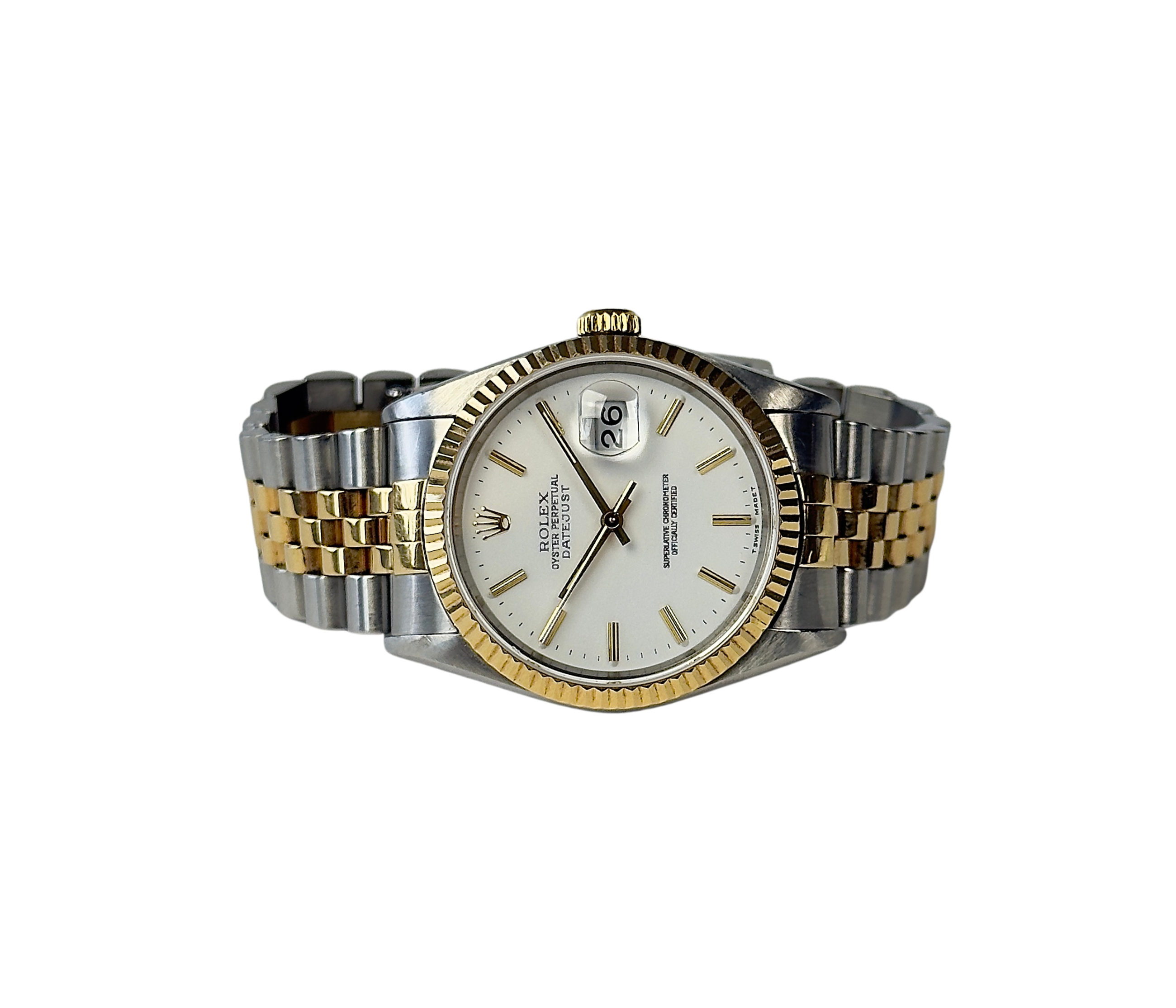 Rolex Datejust 16233 W-serie (1995) i guld og stål på Jubilee-lænke med riftet guldkrans. Uret fremstår i flot stand, 9/10, og er blevet serviceret i 2024. Kommer uden tilbehør.
Serienummer: W246XXX