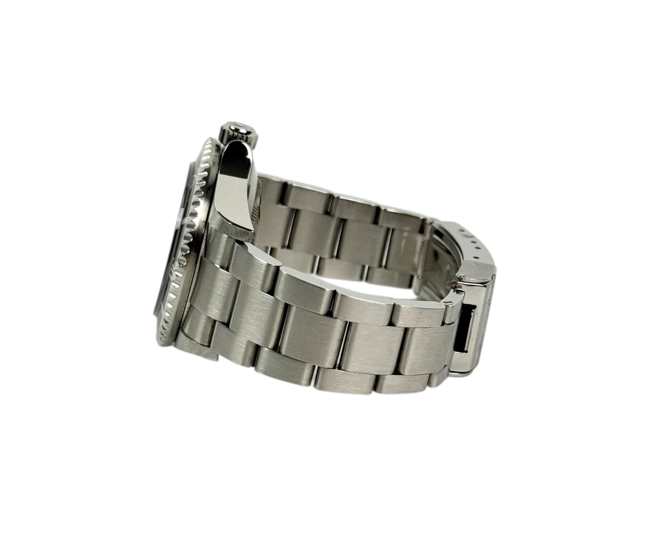 Rolex Sea-dweller 16600 (2009) i stål. Uret er nyserviceret og fremstår i super flot stand. Kommer som komplet sæt: Bokse, certifikat, booklets, manualer, tags mv.