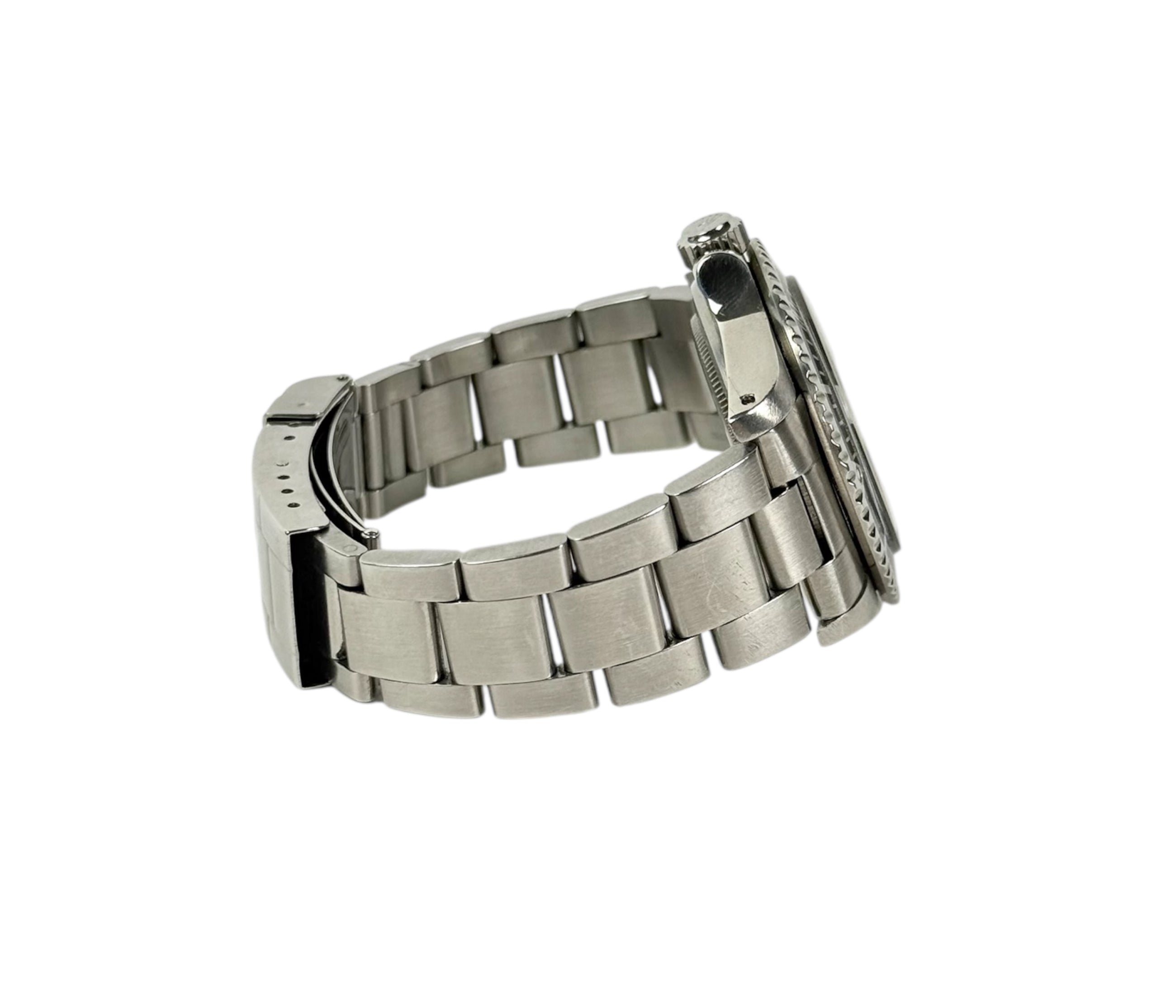 Rolex Submariner 5513 1978 i stål med original mk3 "lollipop"-skive og visere. Uret patina fremstår meget ensartet og subtilt. Kommer med certifikat, original købskvittering, booklet og manualer.