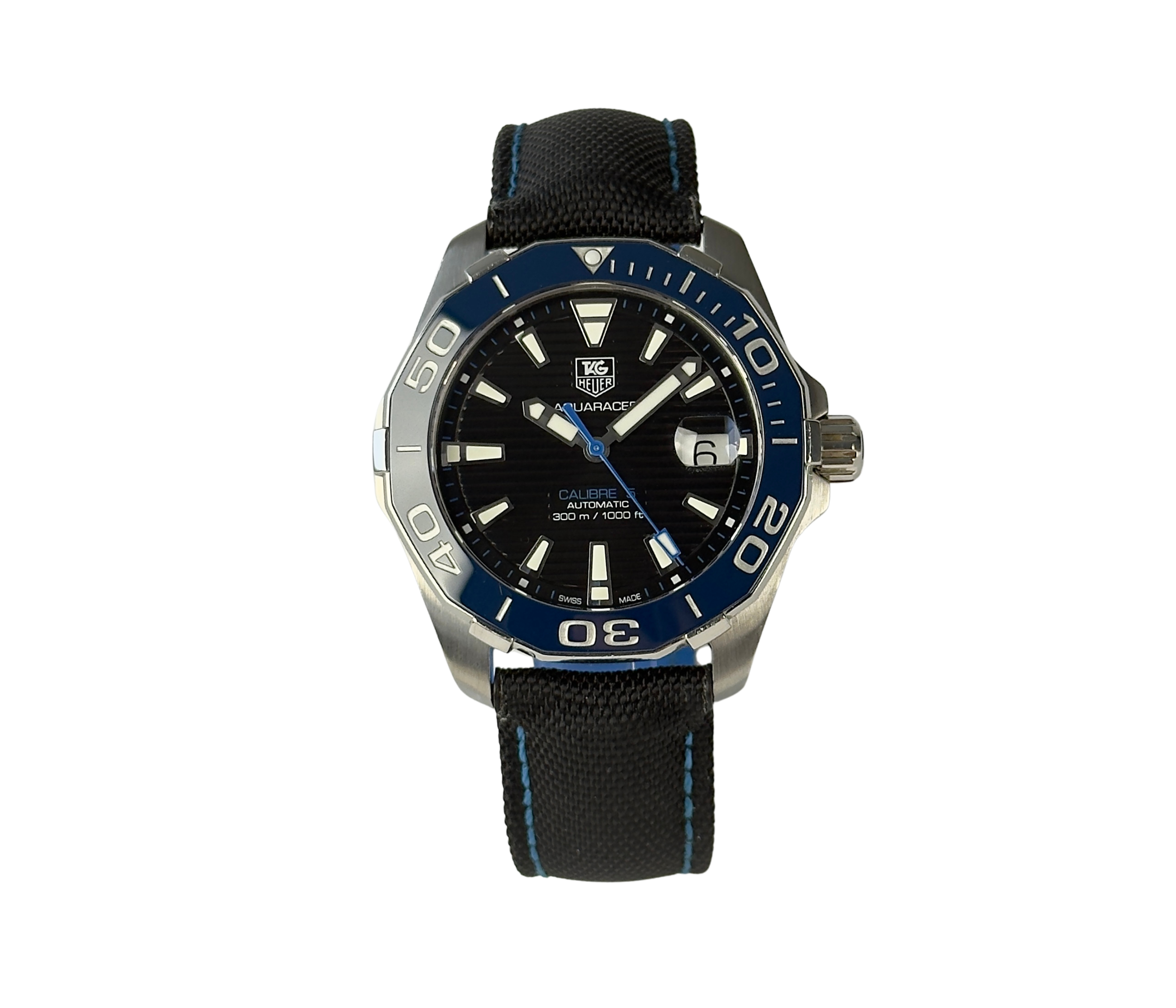 TAG Heuer Aquaracer WAY211B i stål med canvasrem. Uret fremstår i flot stand og er nyserviceret. Kommer med boks og certifikat. Kommer med 2 års garanti.