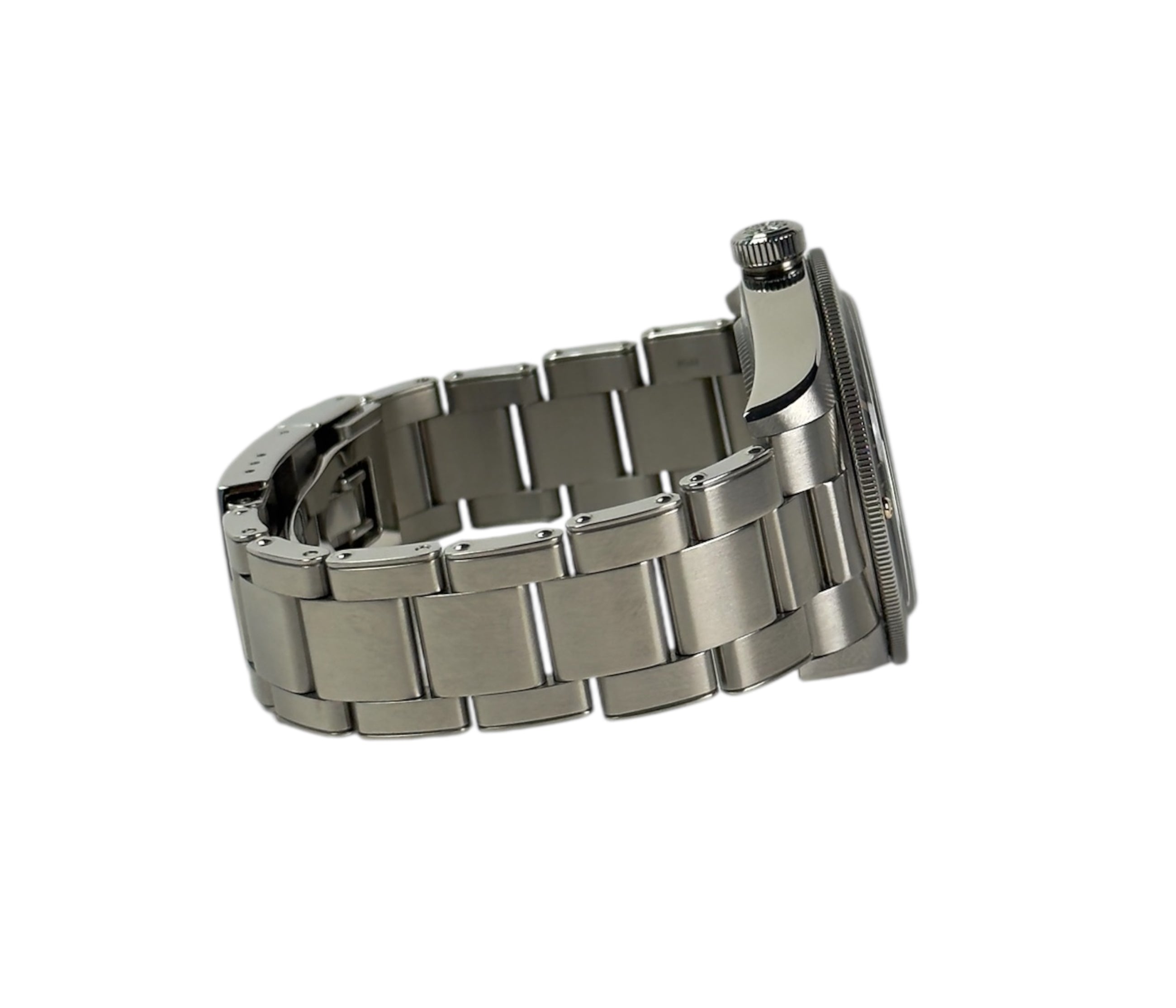 Tudor Black Bay 58 (Okt. 2025) i stål. Uret måler 39 mm og kommer på en stållænke samt original natorem. Fremstår i mint stand uden brugsspor. Kommer som fuldt sæt: Bokse, certifikat mv.