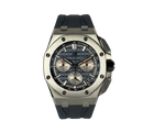 Audemars Piguet Royal Oak Offshore Chronograph 26420TI (2022) i titanium med blå skive. Kronograffunktion med flyback. Uret fremstår i rigtig flot stand med få brugsspor, 9.5/10. Kommer som fuldt sæt.