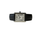 Cartier tank Must WSTA0041 (2023) i stål på en sort læderrem. Uret måler 25.5 x 33.7 mm. Fremstår i god stand med brugspor, 8.5/10. Kommer som fuldt sæt: bokse og certifikat.