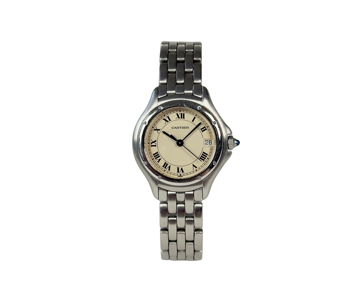Cartier Cougar 987906 (1990'erne) i stål. Det måler 26mm x 34mm. Uret fremstår i god alm. stand, 8.5/10. Kommer uden tilbehør.
