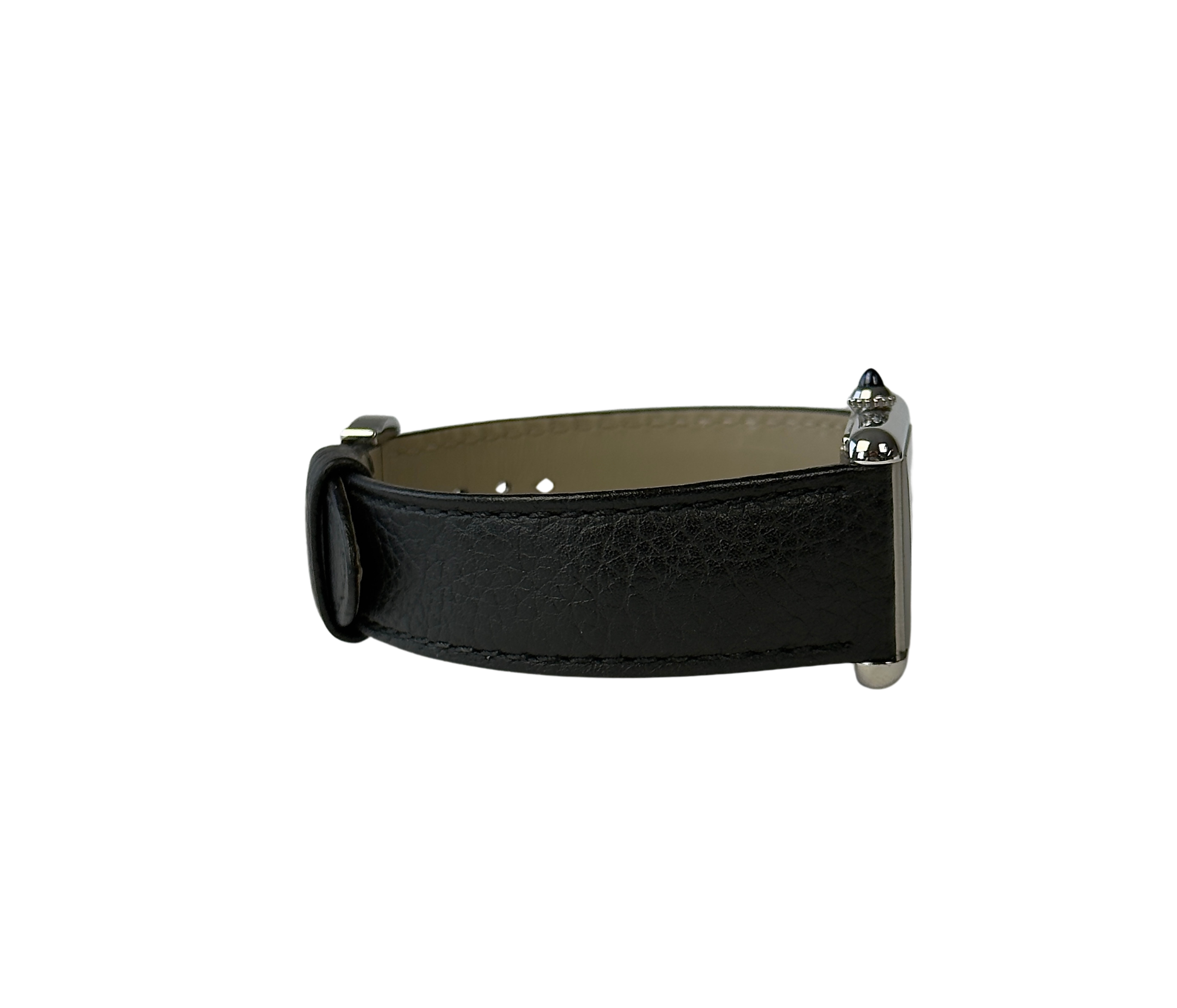 Cartier tank Must WSTA0041 (2023) i stål på en sort læderrem. Uret måler 25.5 x 33.7 mm. Fremstår i god stand med brugspor, 8.5/10. Kommer som fuldt sæt: bokse og certifikat.