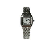 Cartier Panthere WSPN0012 (2025) i stål og måler 19mm x 25mm. Uret fremstår i rigtig flot stand med mindre brugsspor, 9/10. Utroligt smukt og elegant dameur til alle lejligheder. Kommer med certifikat.