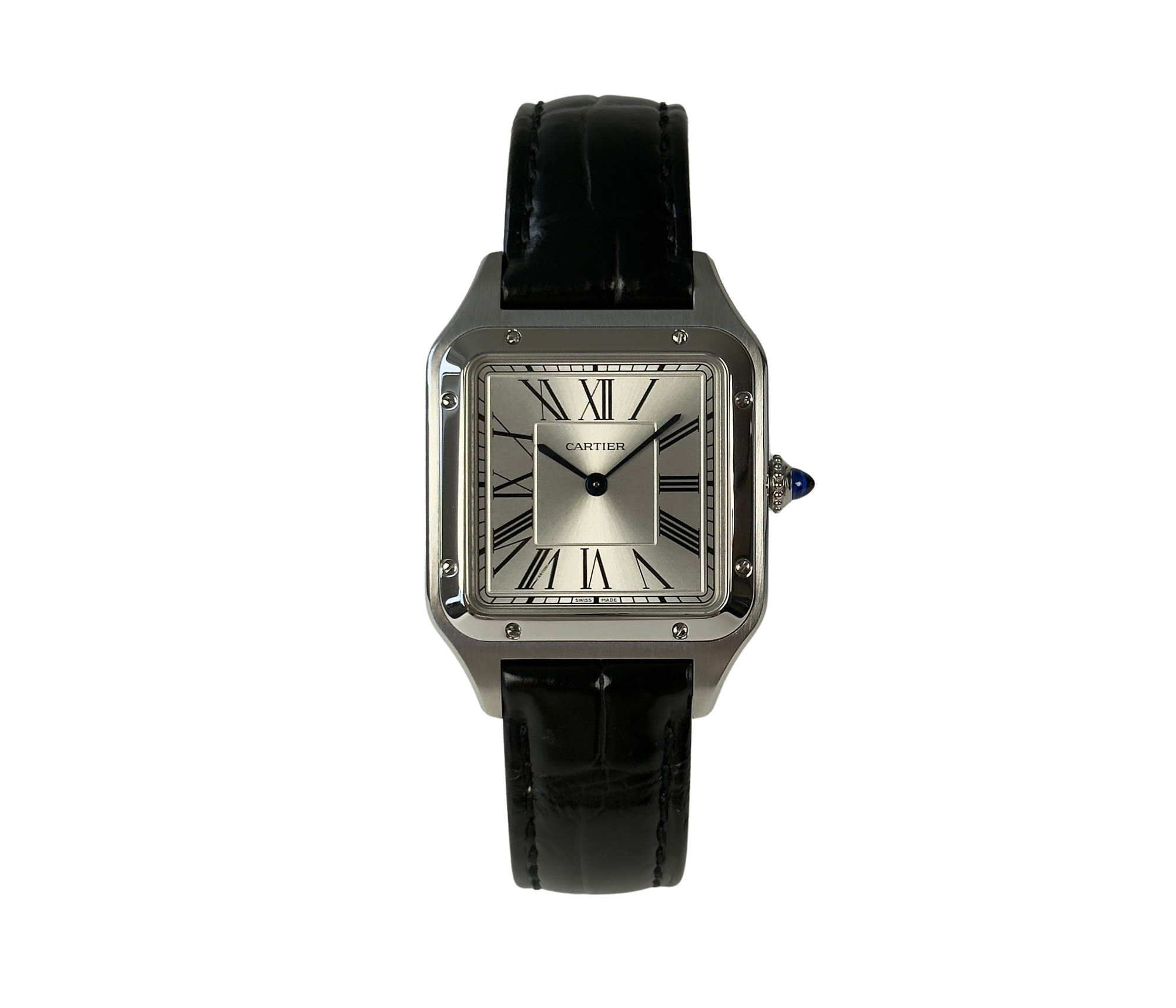 Cartier Santos Dumont Large WSSA0022 (2023) i stål på sort læderrem. Uret måler 31.4 x 43.5 mm og er udstyret med et kvartsværk. Fremstår i nær ny stand uden brugsspor, 9.9/10. Kommer som fuldt sæt med bokse og certifikat. Uret er omfattet af cartier garanti til 2031.