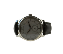 Felipe Pikullik UN2123 Piece Unique (2022) i stål. Diameter 38.5 mm, højde 8 mm. Stand: 9/10. Kommer med originalt certifikat og pouch (boks).