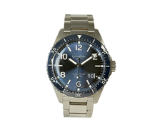 Glashütte Original SeaQ Panorama Date 1-36-13-02-81-70 (2020) i stål med blå skive og drejekrans. Uret måler 43 mm og er i god alm. stand, 8/10. In-house Glashütte Original værk med 100 timers gangreserve. Kommer som fuldt sæt: Bokse, certifikat, manualer og rejseitui. 