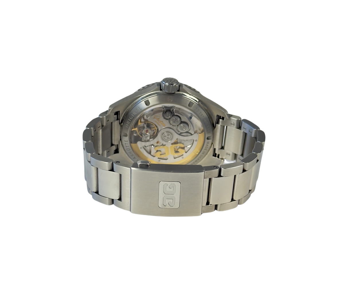 Glashütte Original SeaQ Panorama Date 1-36-13-02-81-70 (2020) i stål med blå skive og drejekrans. Uret måler 43 mm og er i god alm. stand, 8/10. In-house Glashütte Original værk med 100 timers gangreserve. Kommer som fuldt sæt: Bokse, certifikat, manualer og rejseitui. 