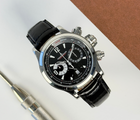 Jaeger LeCoultre Master Compressor Chronograph 1161 (2007) i stål. Uret fremstår i god stand, 8.5/10. Kommer med bokse, certifikat, manual, servicekvittering samt to ekstra originale JLC-remme inkl. JLC-spænder.