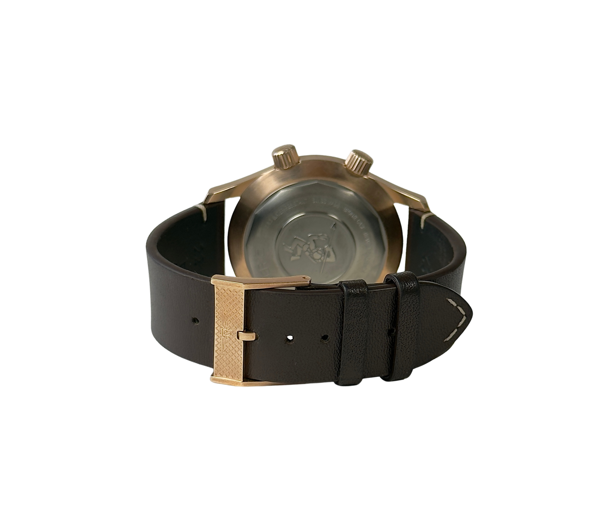 Longines Legend Diver L37741502 (2023) i bronze med grøn skive på en brun læderrem. Uret fremstår i god stand med et tryk på den ene side af kassen. Kommer som fuldt sæt: Bokse, certifikat, manualer, lænkeværktøj samt tre ekstra remme.