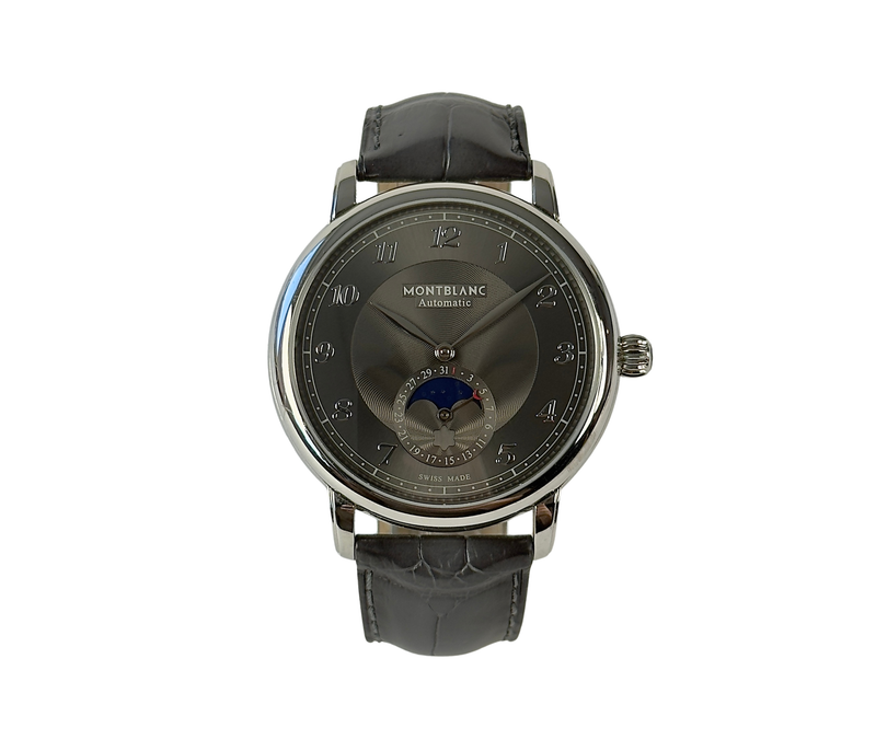 Montblanc Star Legacy Moonphase 118518 (2020) i stål med månefase. Uret fremstår i flot stand. Kommer med bokse, certifikat, manual og stillepind.