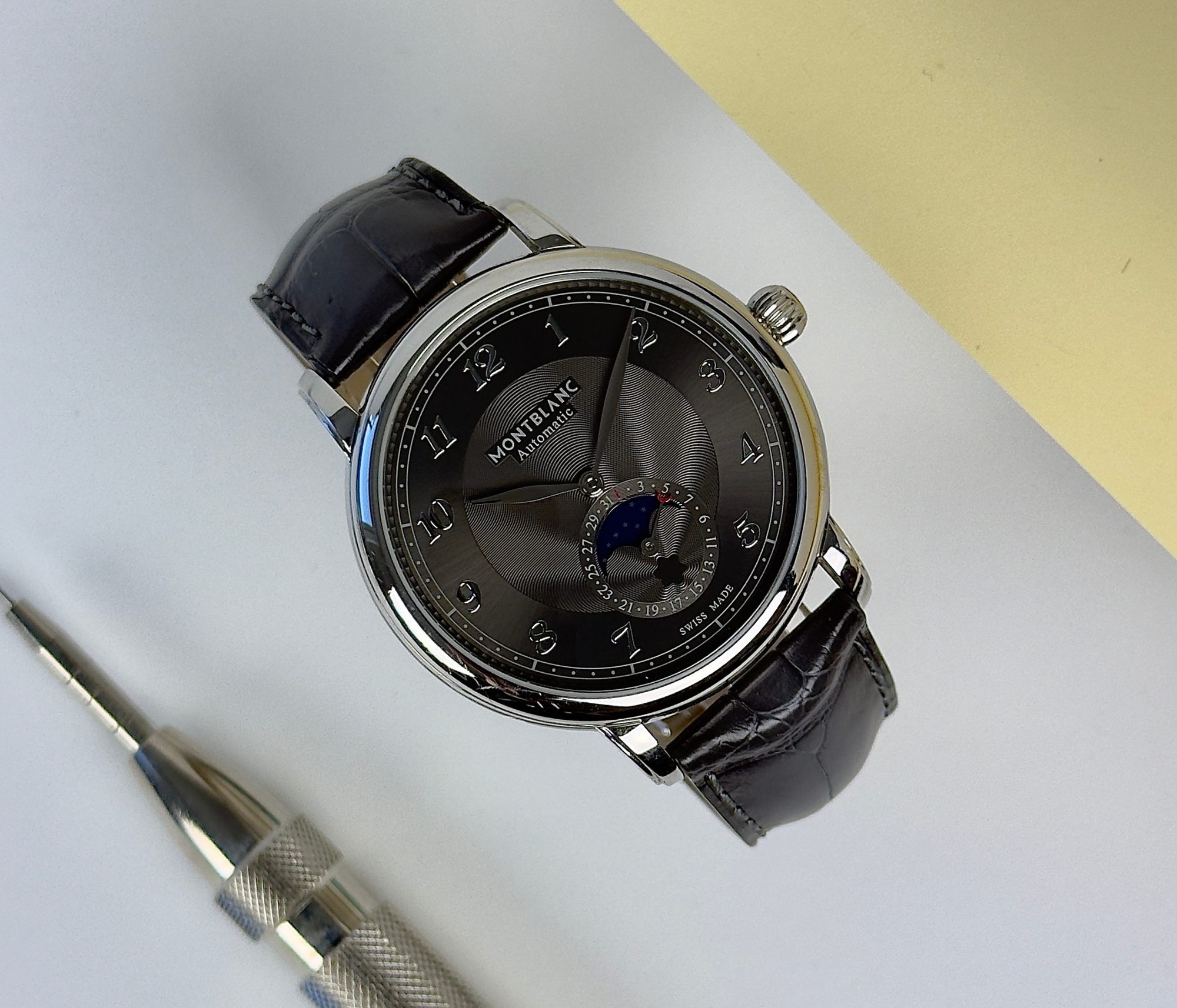 Montblanc Star Legacy Moonphase 118518 (2020) i stål med månefase. Uret fremstår i flot stand. Kommer med bokse, certifikat, manual og stillepind.