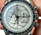 Omega Speedmaster Apollo 17 311.30.42.30.99.002 (2018) Last man on the Moon.
40th Anniversary Edition er en limited edition-model, der er produceret i et begrænset oplag på blot 1.972 eksemplarer.
Uret fremstår i rigtig flot stand med få brugsspor, 9/10.
Kommer med bokse, certifikater, hangtag og tre ekstra led.