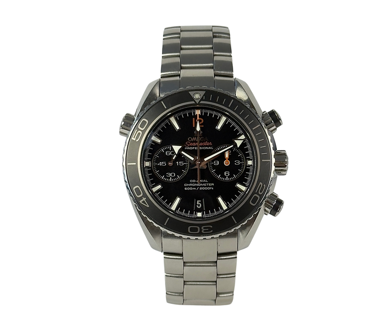 Omega Seamaster Planet Ocean Chronograph 232.30.46.51.01.003 (2015) i stål. Uret måler 45 mm og er i god alm. stand. Kommer som fuldt sæt: Bokse, certifikater, kortholder og manual.