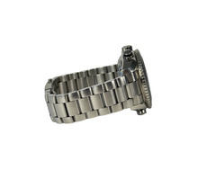 Omega Seamaster Planet Ocean Chronograph 232.30.46.51.01.003 (2015) i stål. Uret måler 45 mm og er i god alm. stand. Kommer som fuldt sæt: Bokse, certifikater, kortholder og manual.