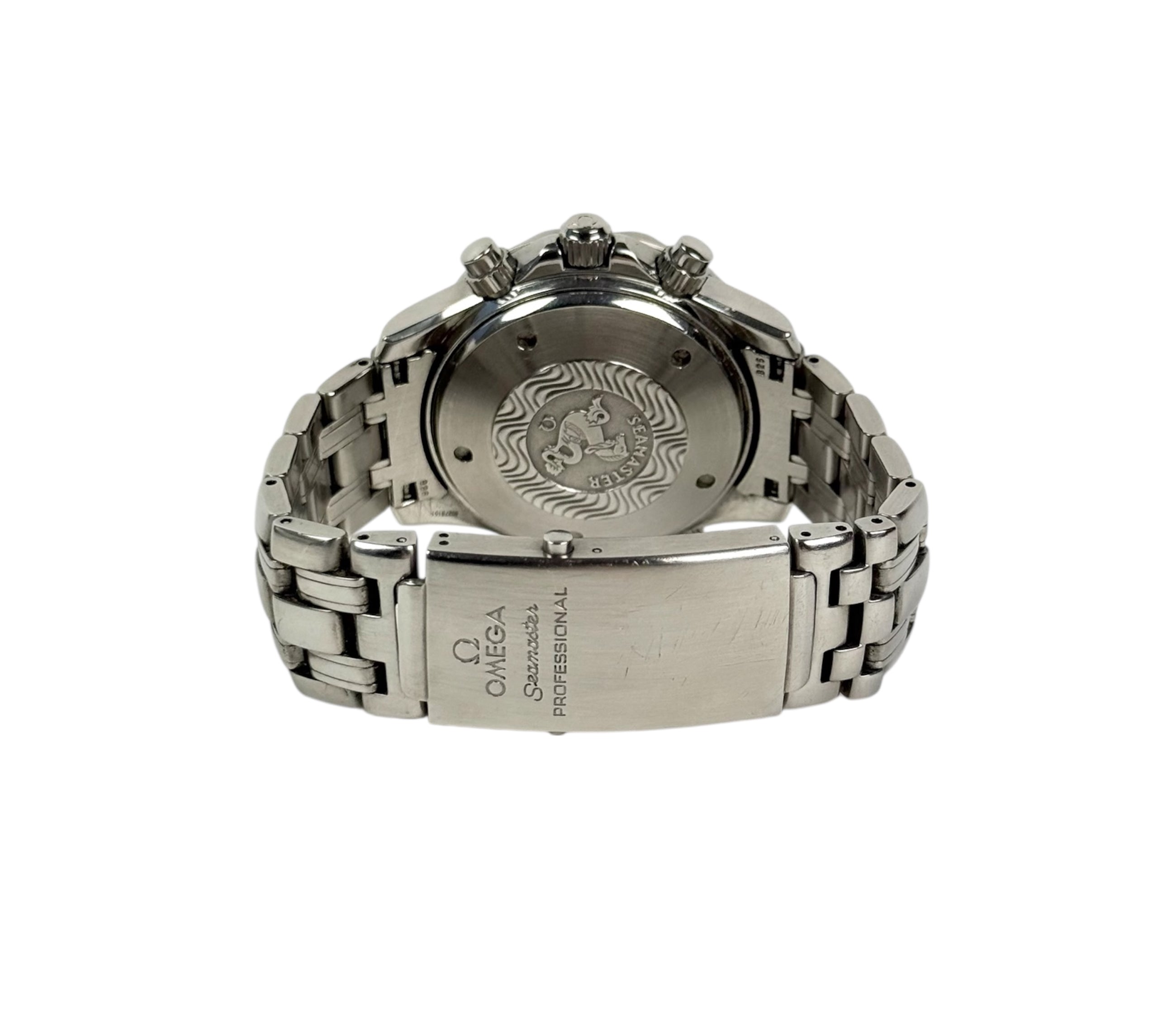 Omega Seamaster Chronograph 2598.20.00 (2000'erne) med hvid skive i stål. Uret fremstår i flot stand med nye visere. Kommer med serviceboks.