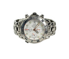 Omega Seamaster Chronograph 2598.20.00 (2000'erne) med hvid skive i stål. Uret fremstår i flot stand med nye visere. Kommer med serviceboks.