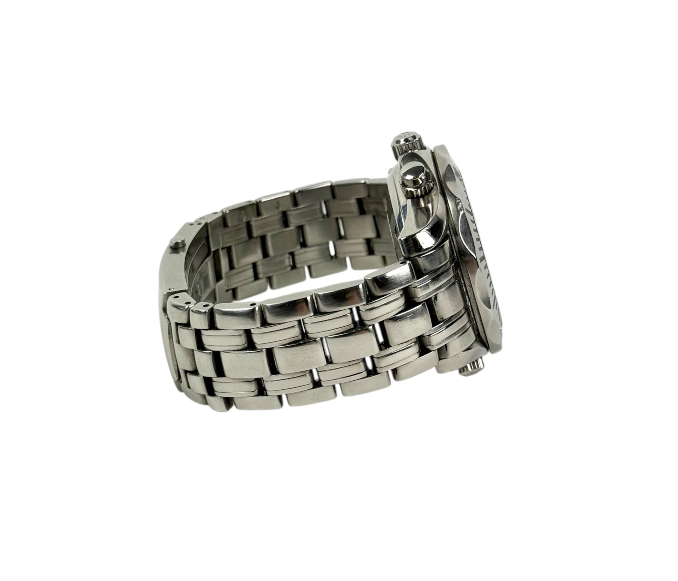 Omega Seamaster Chronograph 2598.20.00 (2000'erne) med hvid skive i stål. Uret fremstår i flot stand med nye visere. Kommer med serviceboks.