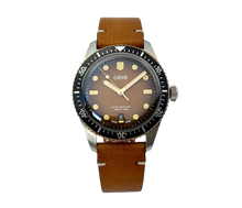Oris Diver Sixty-Five Date 01 733 7707 4356 stående frontvisning i ny stand fuldt sæt
