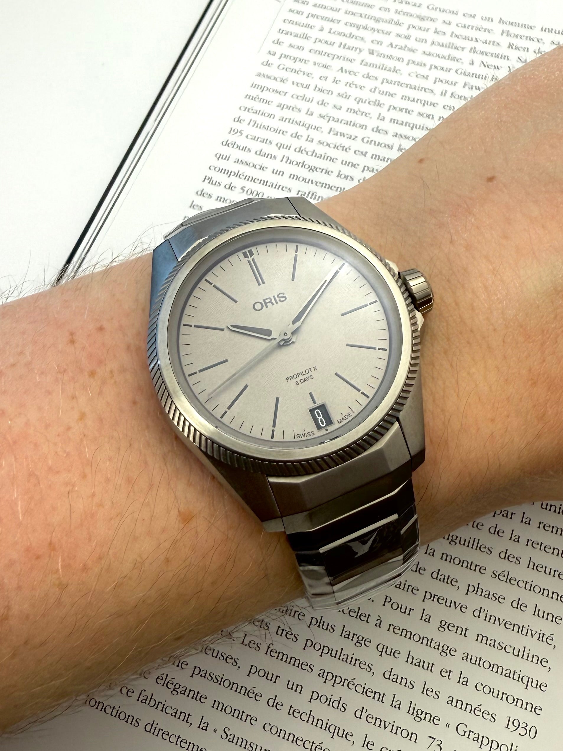Oris ProPilot X 01 400 7778 7153 i titanium 
i ny stand komplet sæt