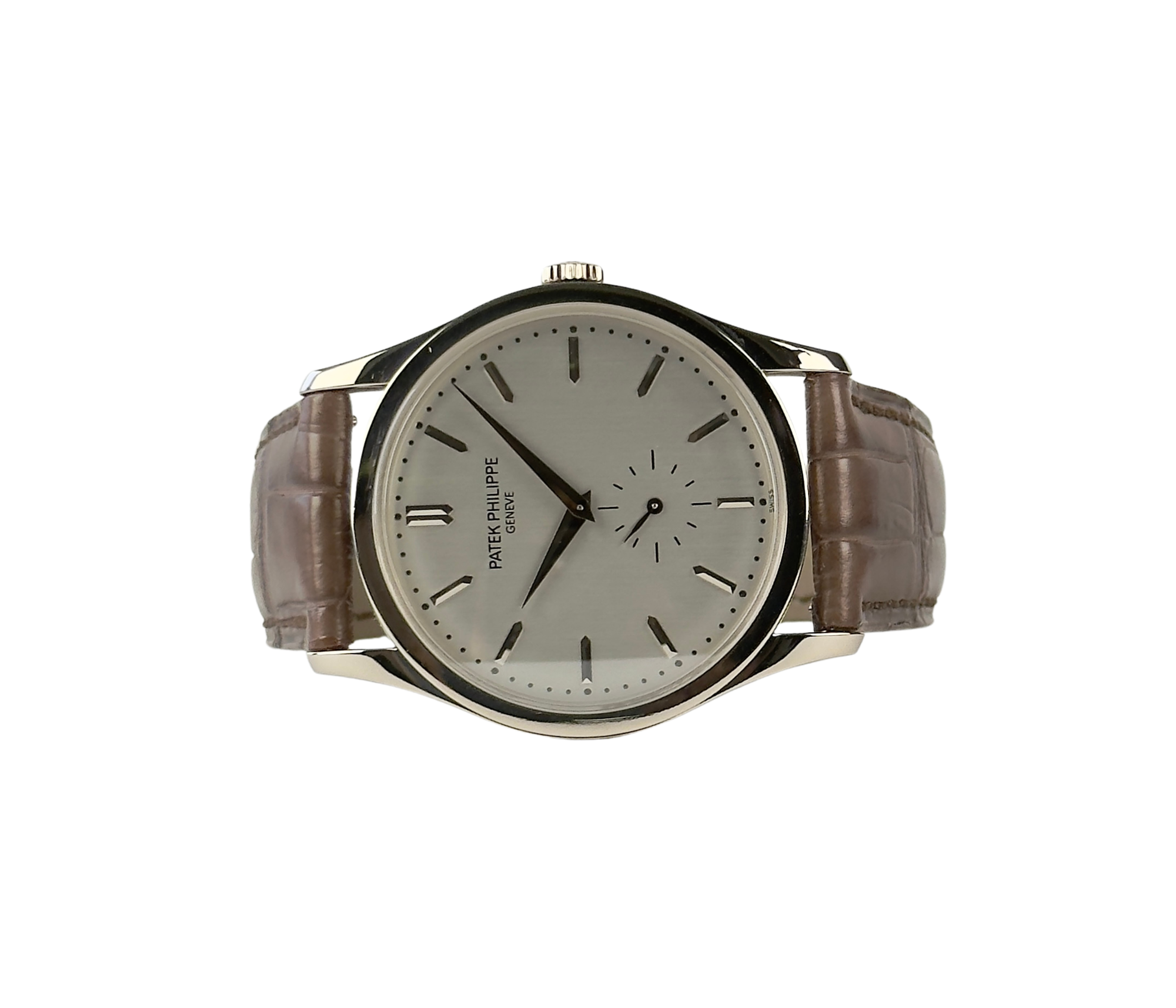 Patek Philippe Calatrava 5196G (2000'erne) i 18kt. hvidguld. Uret fremstår i virkelig flot stand med mindre bugsspor, 9.5/10. Det måler 37mm og er drevet af et in-house mekanisk manuelt optrukket værk. Kommer med to originale Patek Philippe-remme i sort og brun.