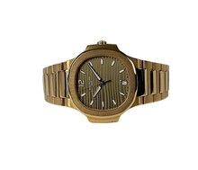 Patek Philippe Nautilus 7118/1R-010 (2021) i 18 kt. rosaguld. Uret måler 35 mm og fremstår i god alm. stand, 8/10. Kommer som fuldt sæt: Bokse, certifikat, PP-bog og manualer.