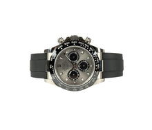 Rolex Daytona 116519LN "Ghost" (2017) på Oysterflex-rem. Uret er i god stand med alm. brugsspor. Kommer som fuldt sæt: Bokse, omslag, certifikat, manualer samt hangtag og whitetag. 