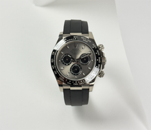 Rolex Daytona 116519LN "Ghost" (2017) på Oysterflex-rem. Uret er i god stand med alm. brugsspor. Kommer som fuldt sæt: Bokse, omslag, certifikat, manualer samt hangtag og whitetag. 