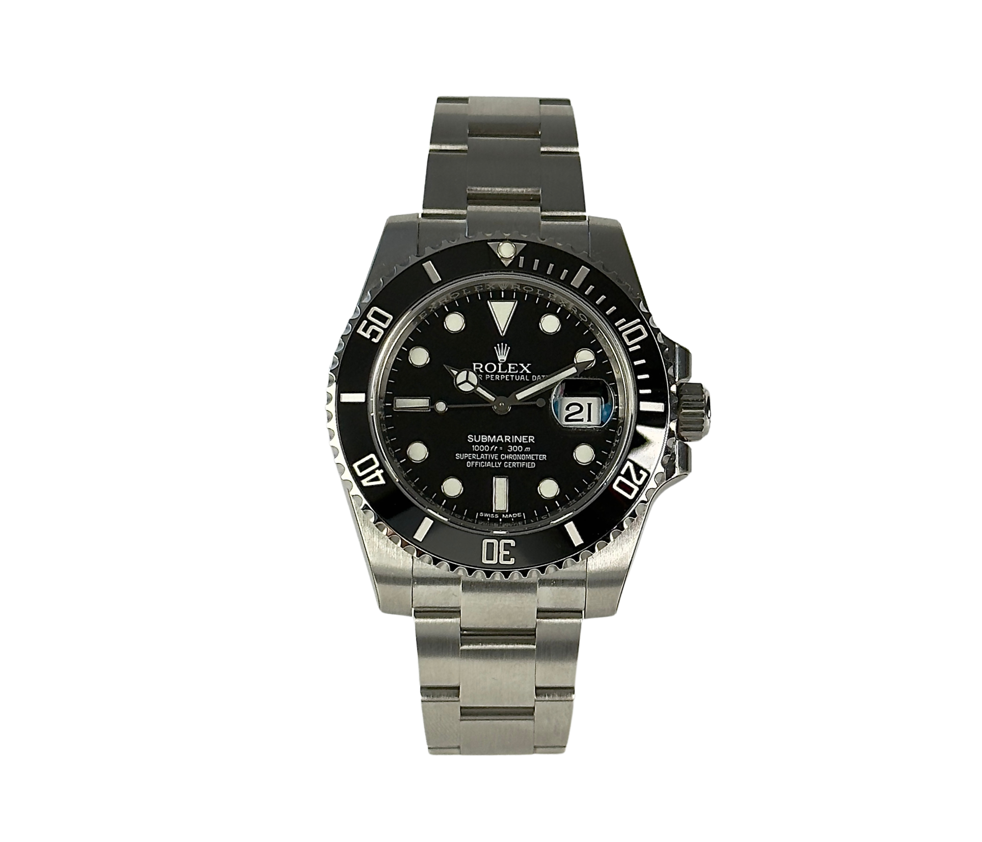 Rolex Submariner 116610LN (2017) i stål på oysterlænke. Uret fremstår i mint stand uden brugsspor, 10/10, stadig med fuld folie inkl. QR-kode. Kommer som fuldt sæt: Bokse, omslag, certifikat, manualer, hangtag og whitetag. 