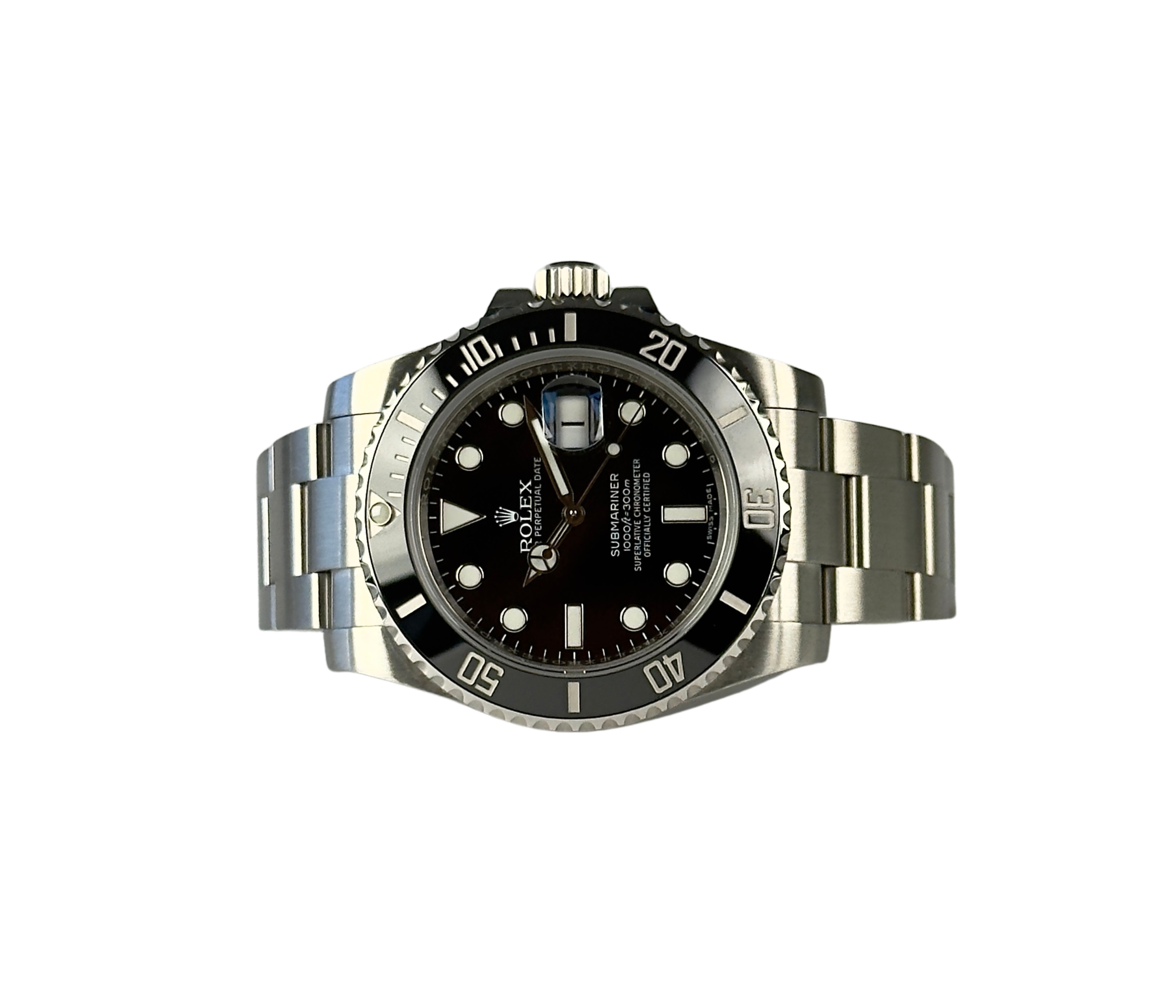 Rolex Submariner 116610LN (2018) i stål med sort skive og keramisk lynette. Uret fremstår i virkelig flot stand, 9.5/10, med få brugsspor. Kommer som fuldt sæt: Bokse, certifikat, manualer, hangtag og whitetag.