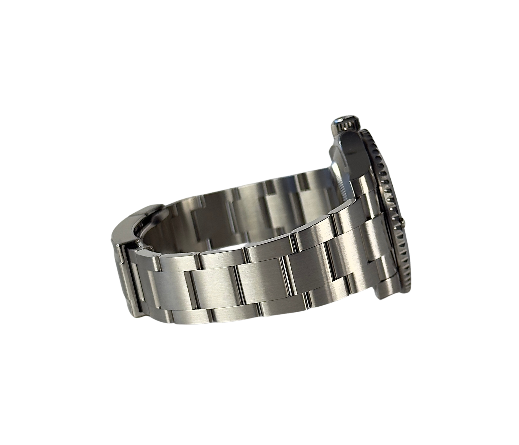 Rolex Submariner 116610LN (2017) i stål på oysterlænke. Uret fremstår i mint stand uden brugsspor, 10/10, stadig med fuld folie inkl. QR-kode. Kommer som fuldt sæt: Bokse, omslag, certifikat, manualer, hangtag og whitetag. 