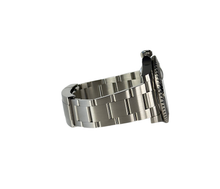 Rolex Submariner 116610LN (2018) i stål med sort skive og keramisk lynette. Uret fremstår i virkelig flot stand, 9.5/10, med få brugsspor. Kommer som fuldt sæt: Bokse, certifikat, manualer, hangtag og whitetag.