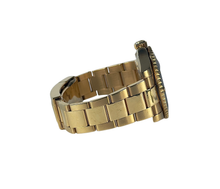 Rolex Submariner 116618LN (2014) i 18 kt. guld. Uret fremstår i god stand, 8/10, og trænger ikke til service. Kommer som fuldt sæt: Bokse, certifikat, manualer, hangtag og whitetag.