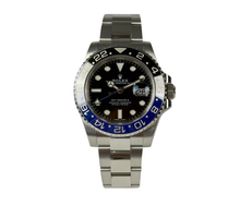 Rolex GMT-Master II 116710BLNR (2016) i stål på Oysterlænke med keramisk krans i blå/sort. Uret fremstår i rigtig flot stand, 9/10. Kommer som fuldt sæt: Bokse, certifikat, tag og manualer