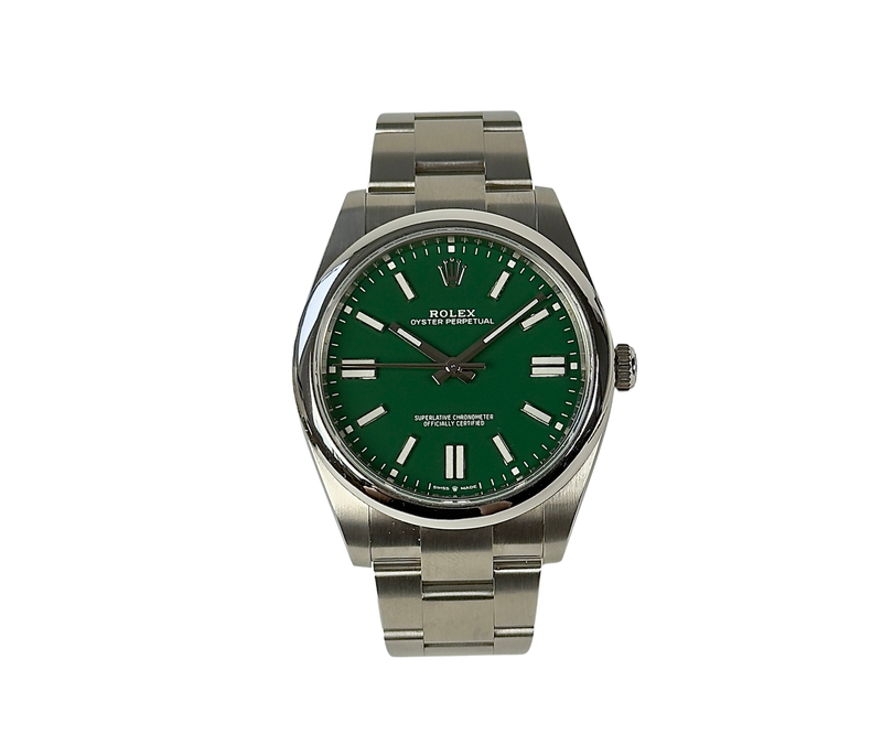 Rolex Oyster Perpetual 41 124300 (2022) i stål. Super flot grøn skive samt smooth lynette. Uret fremstår i mint stand med minimale håndteringsspor. Kommer som fuldt sæt: bokse, certifikat, manualer og tag. Uret er omfattet af Rolex World Wide Garanti til december 2027.
