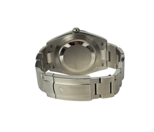 Rolex Oyster Perpetual 41 124300 (2022) i stål. Super flot grøn skive samt smooth lynette. Uret fremstår i mint stand med minimale håndteringsspor. Kommer som fuldt sæt: bokse, certifikat, manualer og tag. Uret er omfattet af Rolex World Wide Garanti til december 2027.