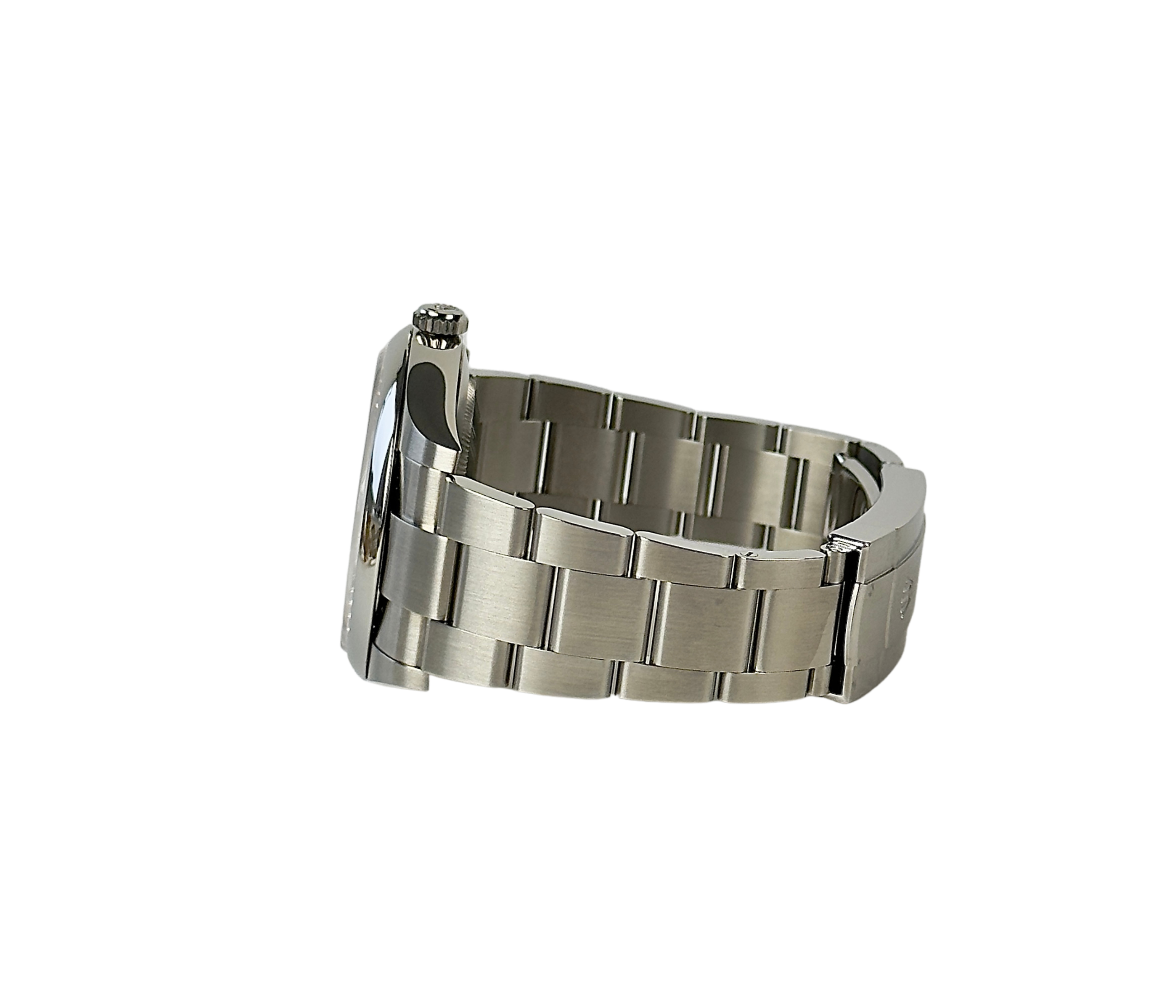 Rolex Oyster Perpetual 41 124300 (2022) i stål. Super flot grøn skive samt smooth lynette. Uret fremstår i mint stand med minimale håndteringsspor. Kommer som fuldt sæt: bokse, certifikat, manualer og tag. Uret er omfattet af Rolex World Wide Garanti til december 2027.