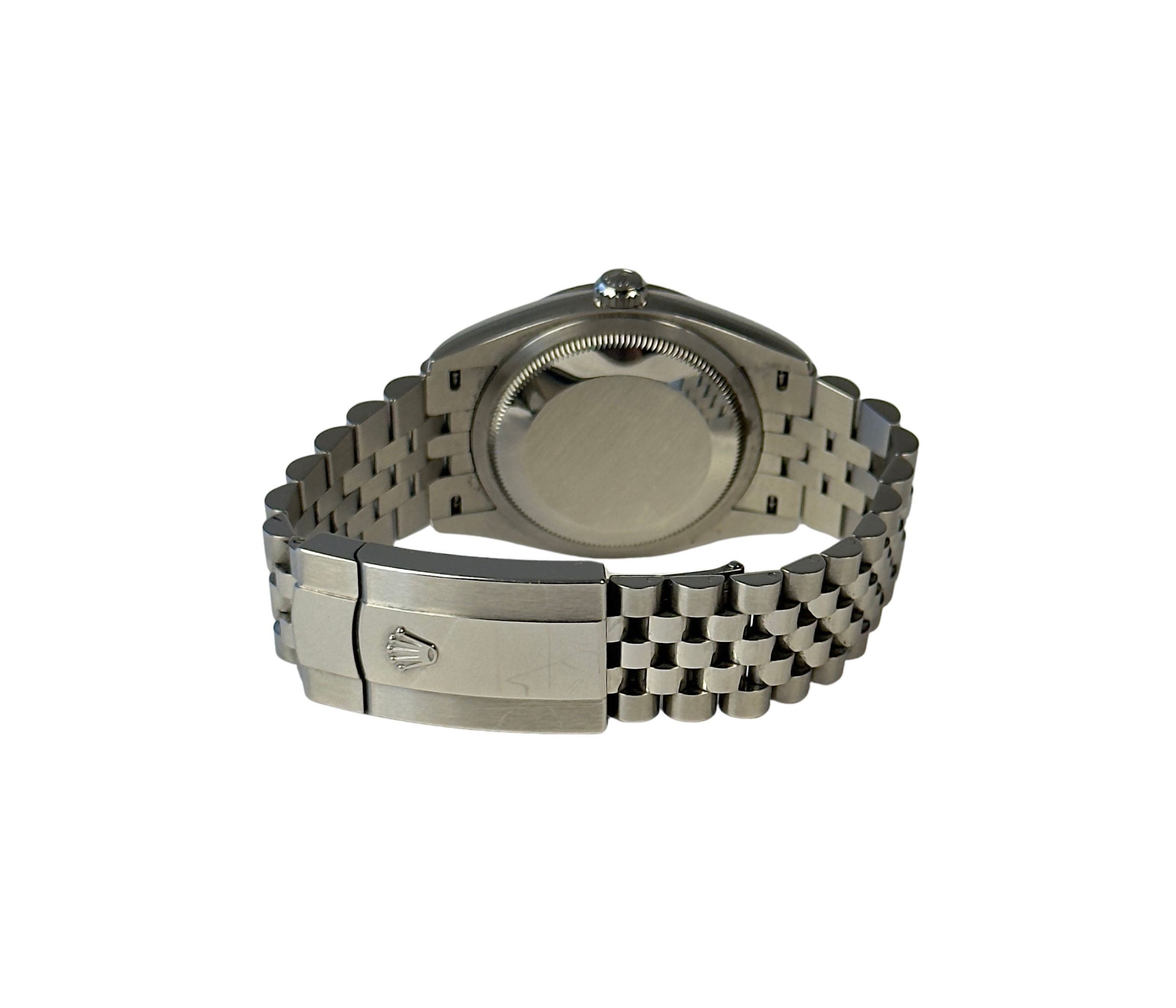 Rolex Datejust 126234 (2024) i stål på Jubilee-lænke med riftet krans i 18kt. hvidguld. Kommer med denne super flotte hvide skive med Roman timemarkører. Uret fremstår i alm. pæn stand. 8/10. Kommer som fuldt sæt: Boks, certifikat