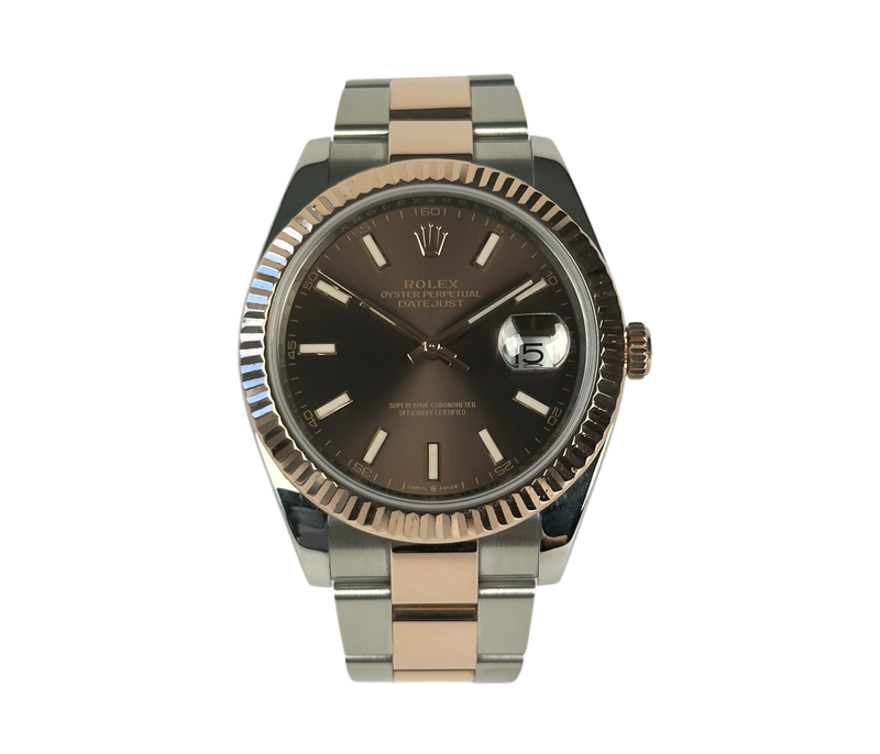 Rolex Datejust 126331 Choco på Oyster-lænke med riflet krans. Fremstår i god stand med brugsspor. Med åbent certifikat.