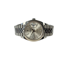 Rolex Datejust 126334 (2021) med sølvskive på Jubilee-lænke og riflet krans. Uret fremstår i alm. stand med brugsspor, som let kan poleres, 8/10. Kommer med boks, certifikat, manual, hangtag og whitetag.