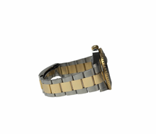 Rolex Sea-Dweller 43 126603 (2019) i guld/stål på Oysterlænke. Uret fremstår i virkelig god stand med få bruggspor, 9.5/10. Uret kommer som fuldt sæt: Bokse, yderboks, certifkat, manualer, kortholder, hangtag, whitetag samt original købskvittering fra dansk AD.