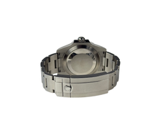 Rolex Submariner 126610LN (2021) i stål med sort skive- og keramisk dykkerkrans. Uret måler 41 mm og er i god stand med mindre brugsspor, 8.5/10. Kommer som fuldt sæt: Bokse, certifikat, manualer, kortholder og hangtag.