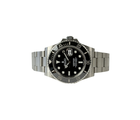 Rolex Submariner 126610LN (2021) i stål med sort skive- og keramisk dykkerkrans. Uret måler 41 mm og er i god stand med mindre brugsspor, 8.5/10. Kommer som fuldt sæt: Bokse, certifikat, manualer, kortholder og hangtag.