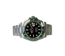 Rolex Submariner 126610LV "Starbucks" MK1 (2020) i stål med grøn drejerkans. Uret fremstår i god alm. stand med overfladiske brugsspor. Kommer som fuldt sæt: Bokse, certifikat, manualer, hangtag og tre ekstra led.