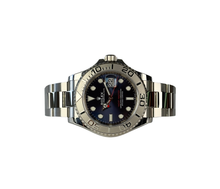 Rolex Yacht-Master 126622 (2020) i stål med krans af platin og blå skive. Uret fremstår i virkelig flot stand uden brugsspor, 9.9/10, med få brugsspor. Kommer som fuldt sæt: Bokse, certifikat, manualer, hangtag og whitetag.